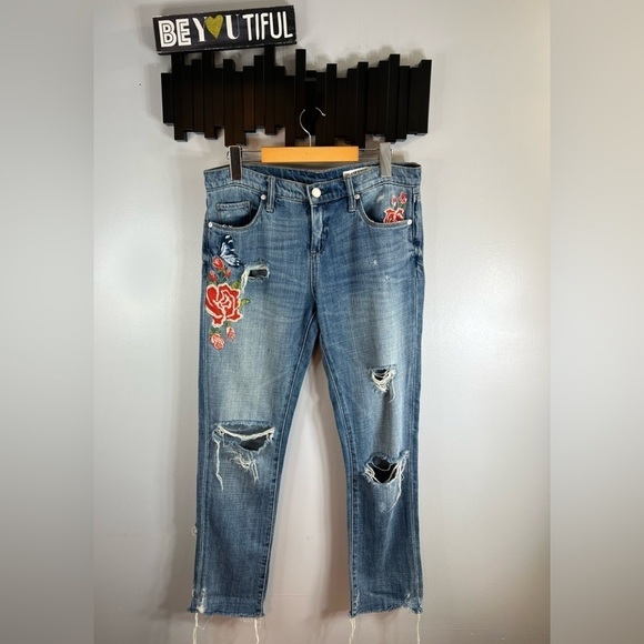 BLANKNYC Embroidered Distressed Crop Girlfriend Jeans Size 25 - Picture 2 of 14